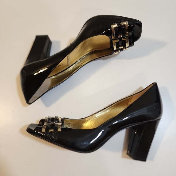 Tahari Black  shiny patent leather open toe shoes size 6M - Picture 12 of 14